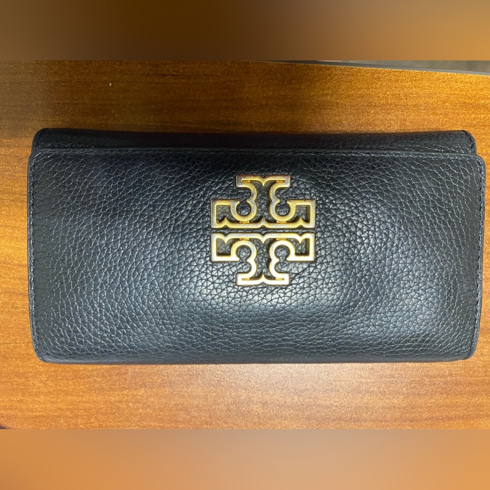 Tory Burch Wallet black with gold emblem